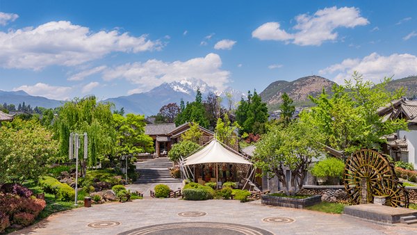 時(shí)光吧露臺遠觀(guān)玉龍雪山