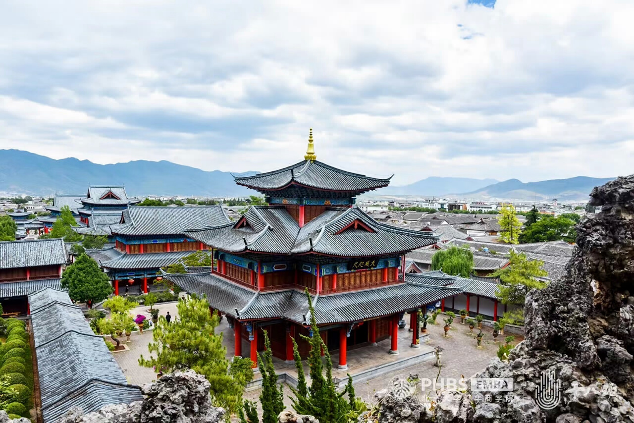 北京大學(xué)匯豐商學(xué)院十八班麗江古城木府團建
