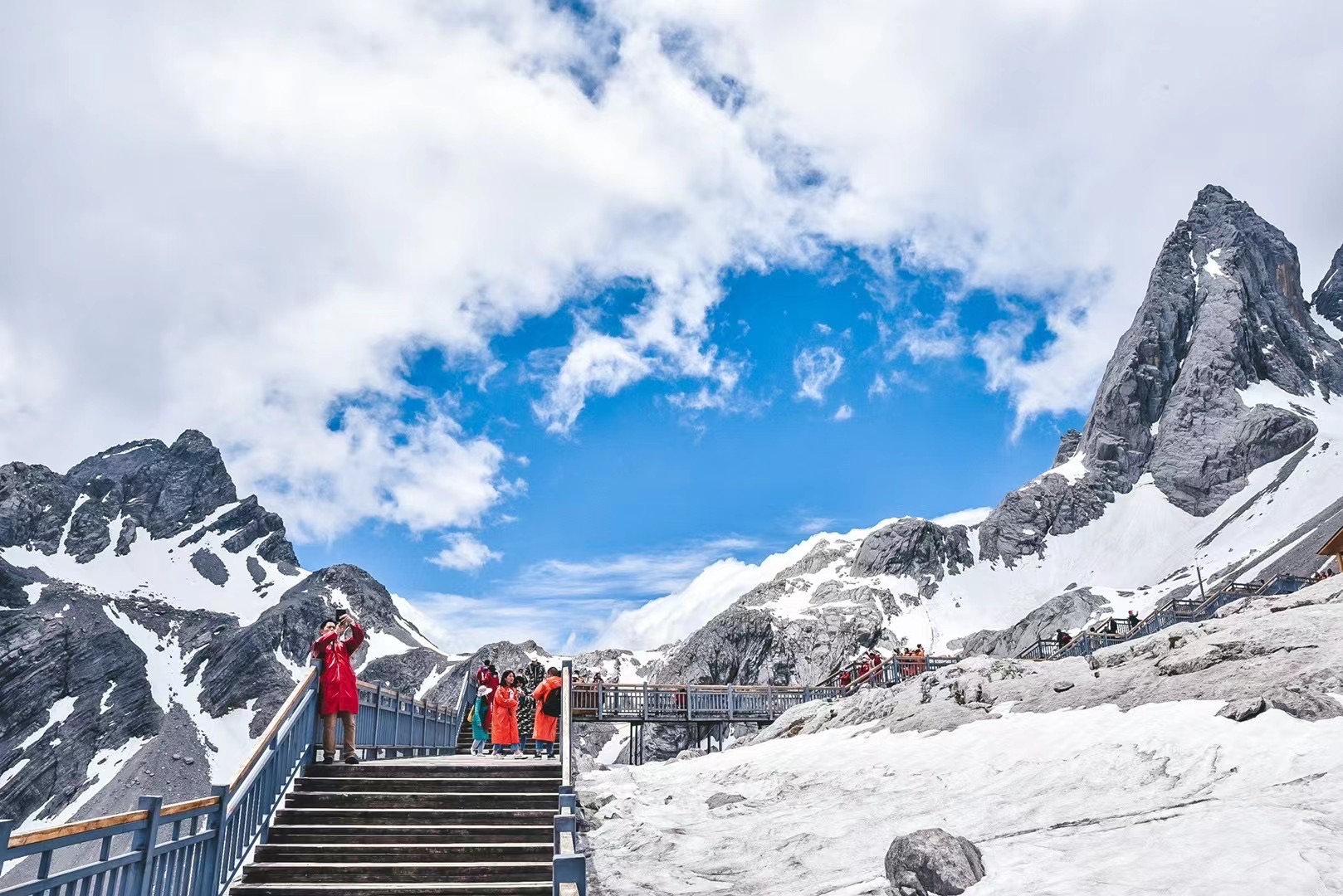 令人震撼的玉龍雪山旅游風(fēng)景區，風(fēng)景迤邐，美妙絕倫，讓人心之向往！