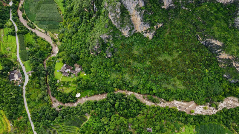 麗江石鼓鎮攀巖場(chǎng)
